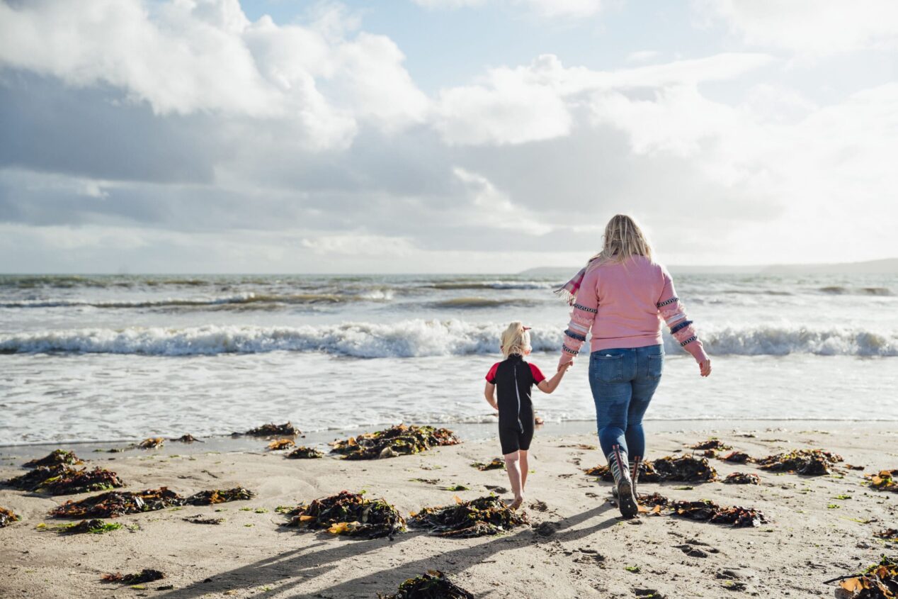 single mother injured in car accident at the beach with child